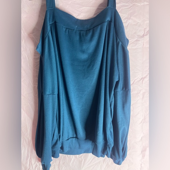 Women’s GYK medium open shoulder sleeved blue top - Picture 4 of 6